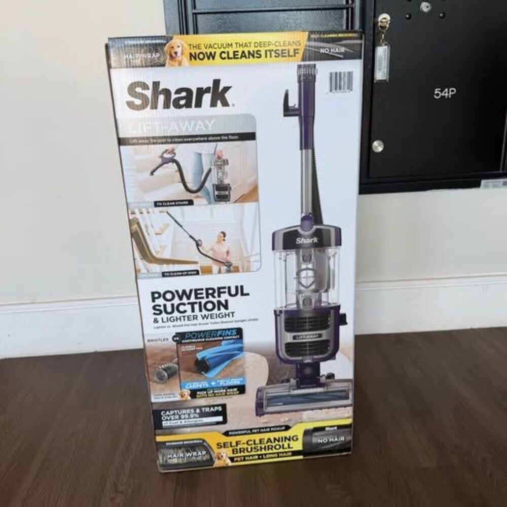 Shark Lift-Away Upright Vacuum Powerfins Self-Cleaning Brushroll Pet Friendly